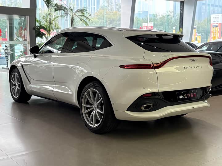 Фото 5 - Aston Martin DBX