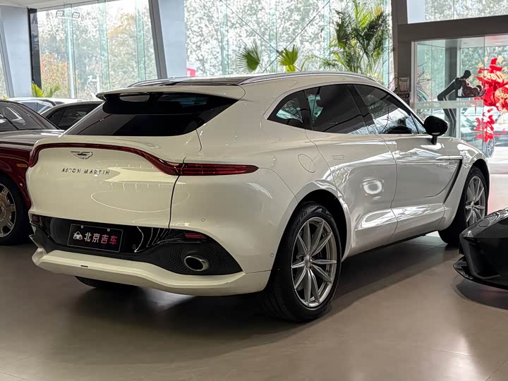 Фото 6 - Aston Martin DBX