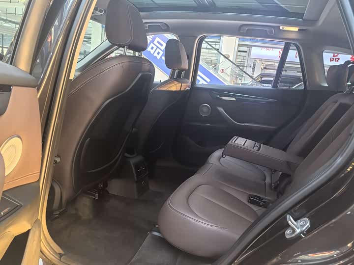 Фото 10 - BMW X1