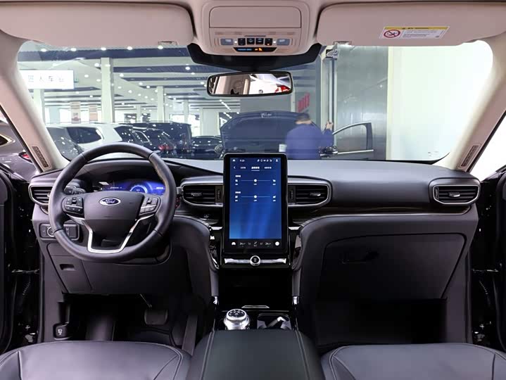 Фото 10 - Ford Explorer