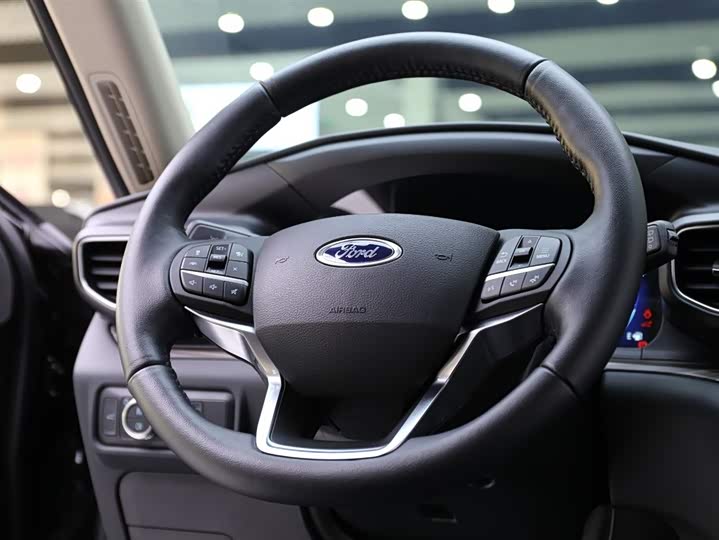 Фото 12 - Ford Explorer