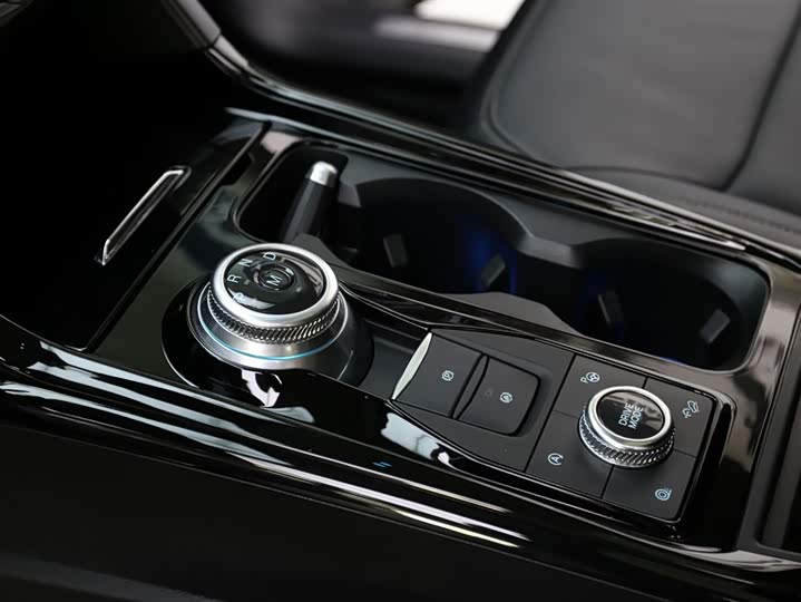 Фото 13 - Ford Explorer