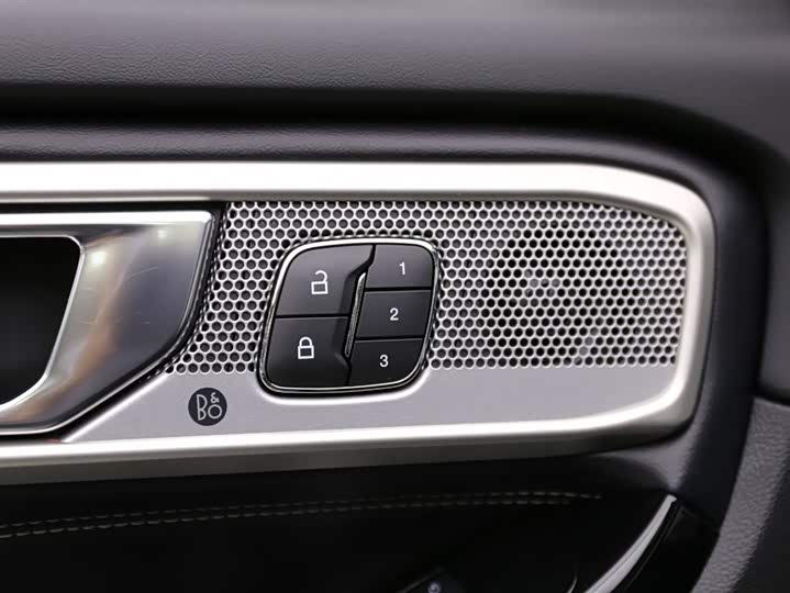 Фото 16 - Ford Explorer