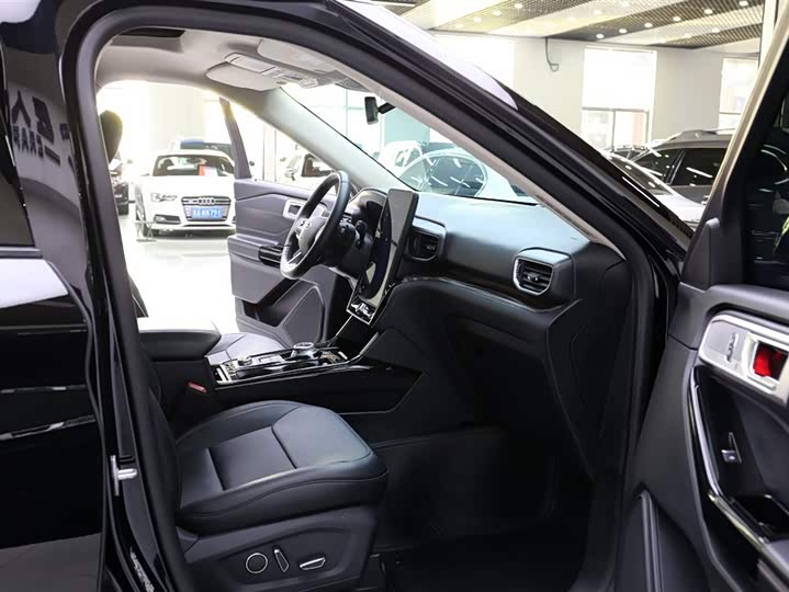 Фото 20 - Ford Explorer