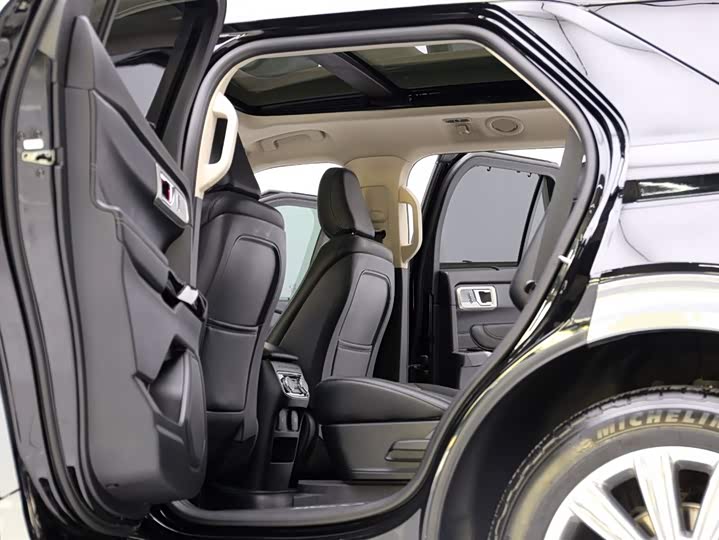 Фото 6 - Ford Explorer