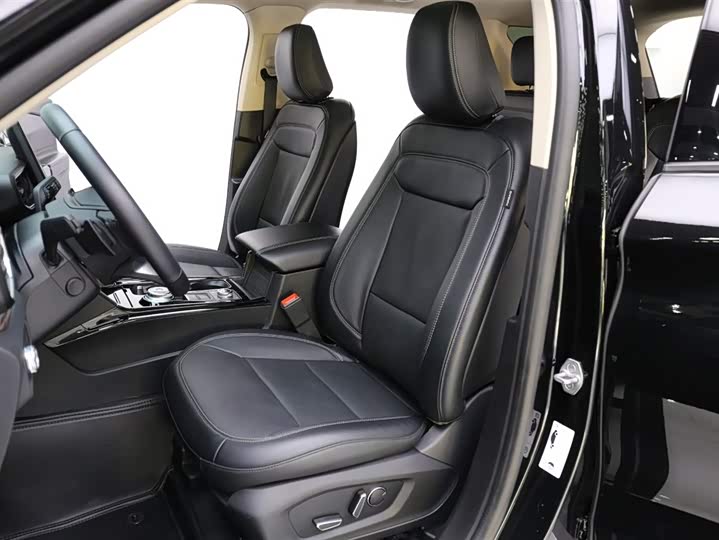 Фото 7 - Ford Explorer