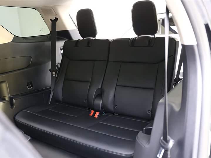 Фото 9 - Ford Explorer