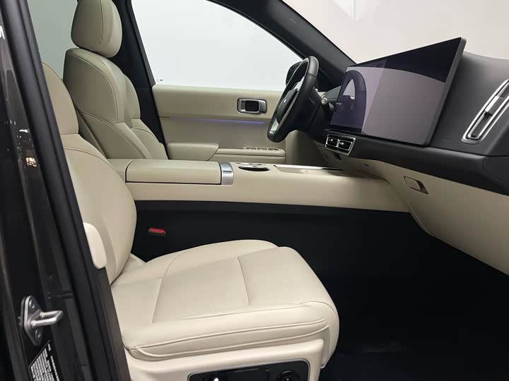 Фото 12 - LiXiang L7