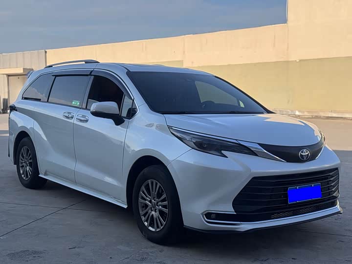 Фото 3 - Toyota Sienna