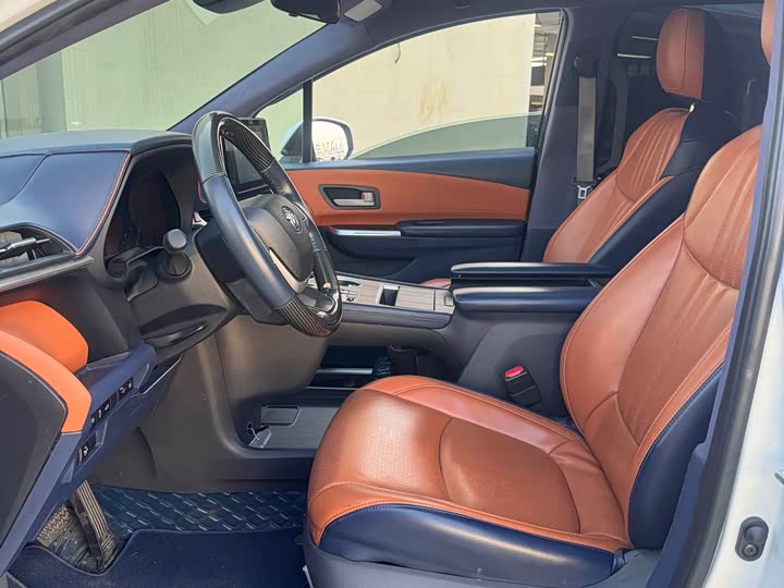 Фото 4 - Toyota Sienna