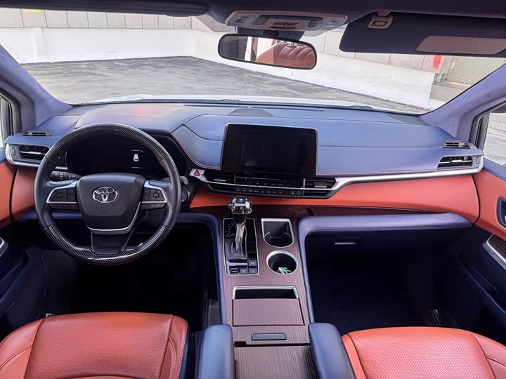 Фото 6 - Toyota Sienna