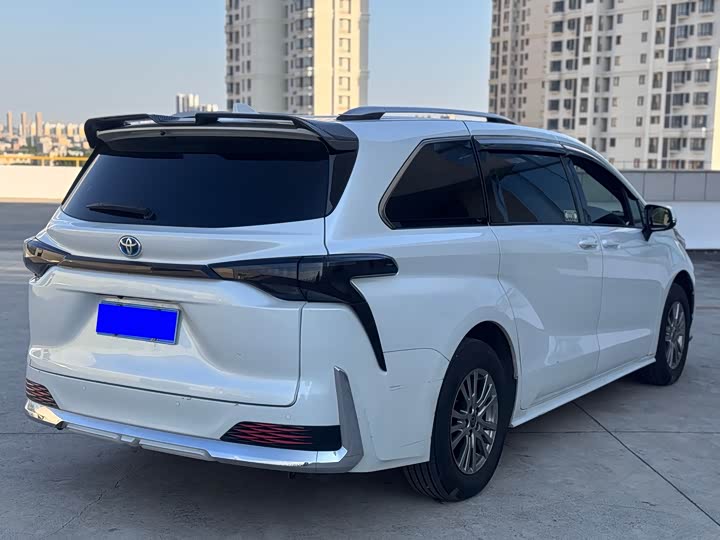 Фото 7 - Toyota Sienna