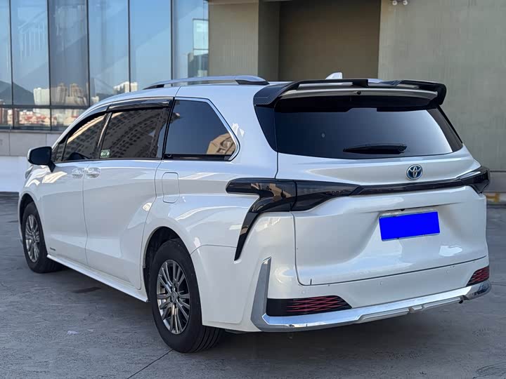 Фото 9 - Toyota Sienna