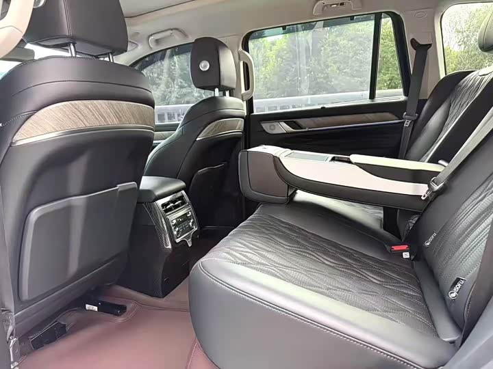 Фото 5 - Tank 500 Hybrid