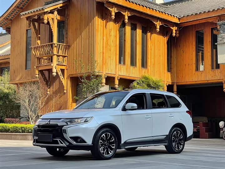 Фото 2 - Mitsubishi Outlander