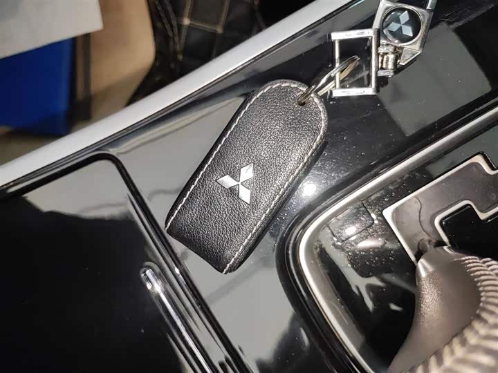 Фото 9 - Mitsubishi Outlander