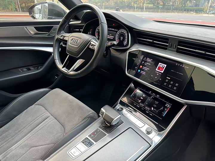 Фото 13 - Audi A6L