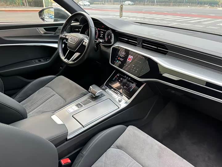 Фото 15 - Audi A6L