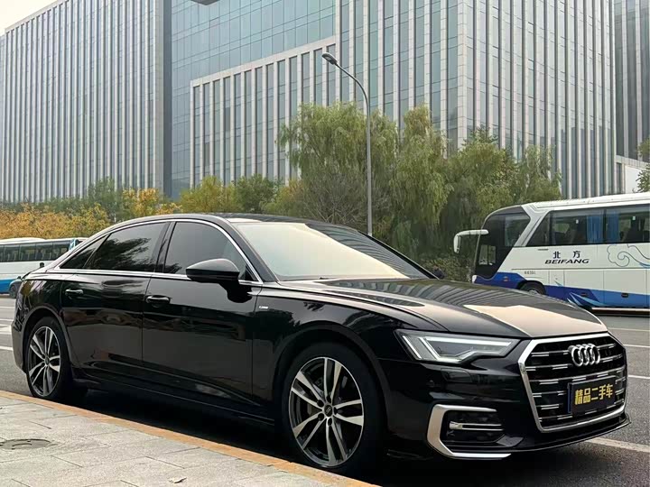 Фото 2 - Audi A6L