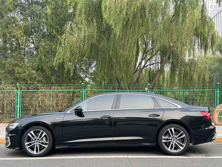 Фото 4 - Audi A6L