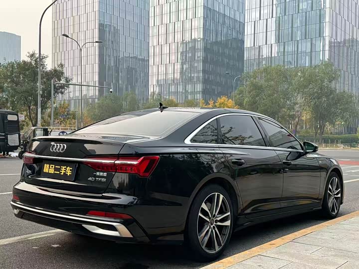 Фото 5 - Audi A6L