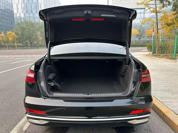 Фото 9 - Audi A6L