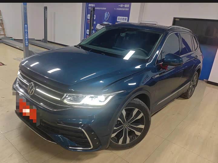 Фото 1 - Volkswagen Tiguan L Pro