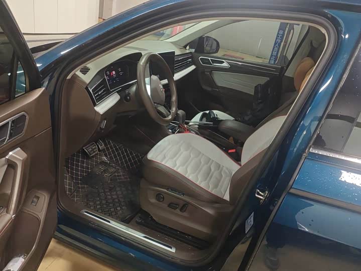 Фото 6 - Volkswagen Tiguan L Pro