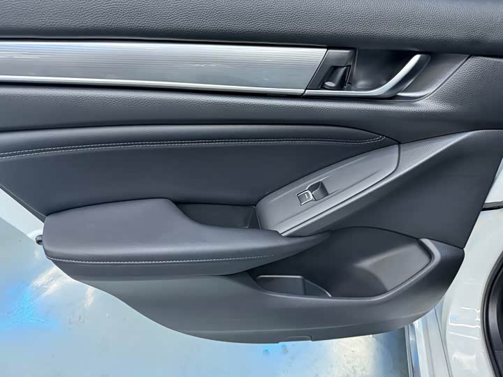 Фото 13 - Honda Accord