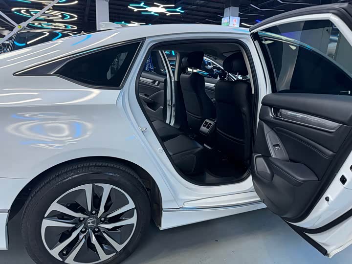 Фото 14 - Honda Accord