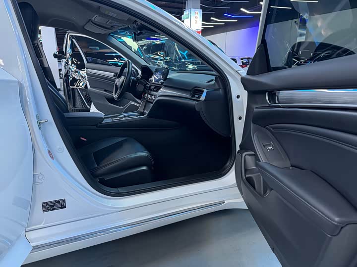 Фото 17 - Honda Accord