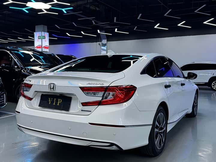 Фото 22 - Honda Accord