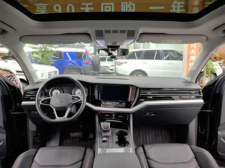 Фото 5 - Volkswagen Touareg
