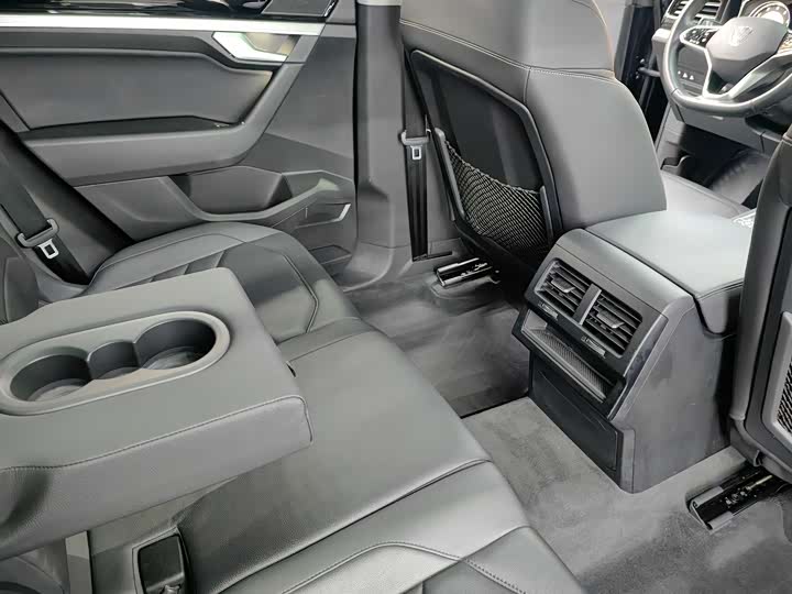 Фото 9 - Volkswagen Touareg