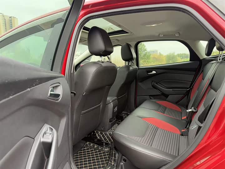 Фото 10 - Ford Focus