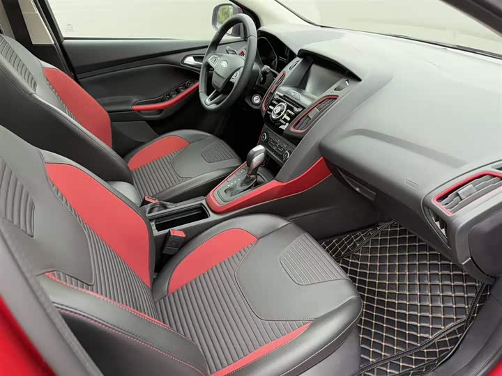 Фото 11 - Ford Focus