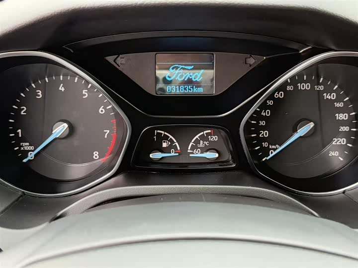 Фото 13 - Ford Focus