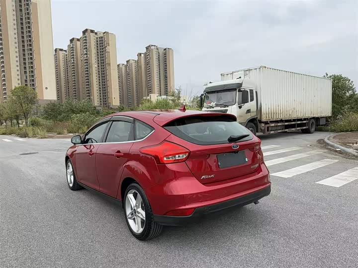 Фото 5 - Ford Focus