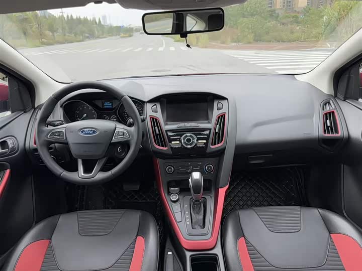 Фото 8 - Ford Focus