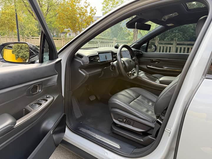 Фото 10 - Nio ES8