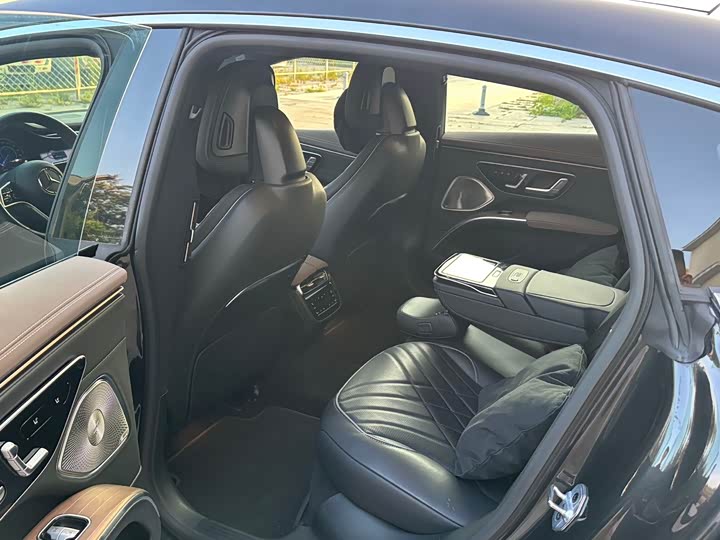 Фото 13 - Mercedes-Benz EQS