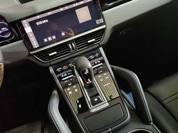 Фото 11 - Porsche Cayenne Hybrid