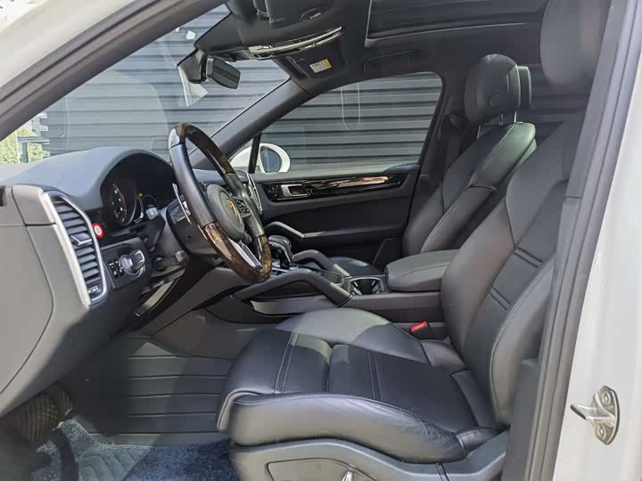 Фото 13 - Porsche Cayenne Hybrid