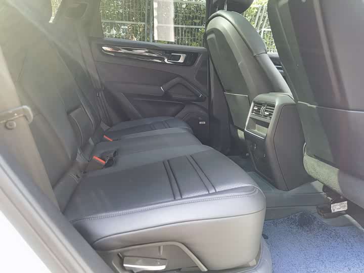 Фото 16 - Porsche Cayenne Hybrid