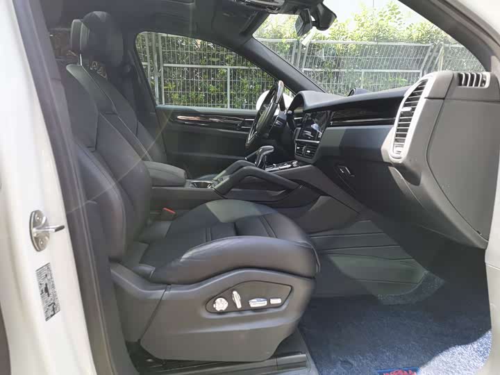 Фото 18 - Porsche Cayenne Hybrid