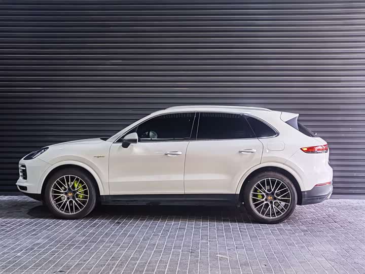 Фото 3 - Porsche Cayenne Hybrid