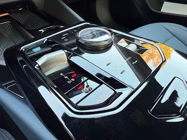 Фото 11 - BMW i5