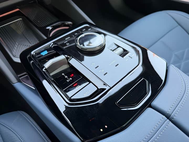 Фото 12 - BMW i5