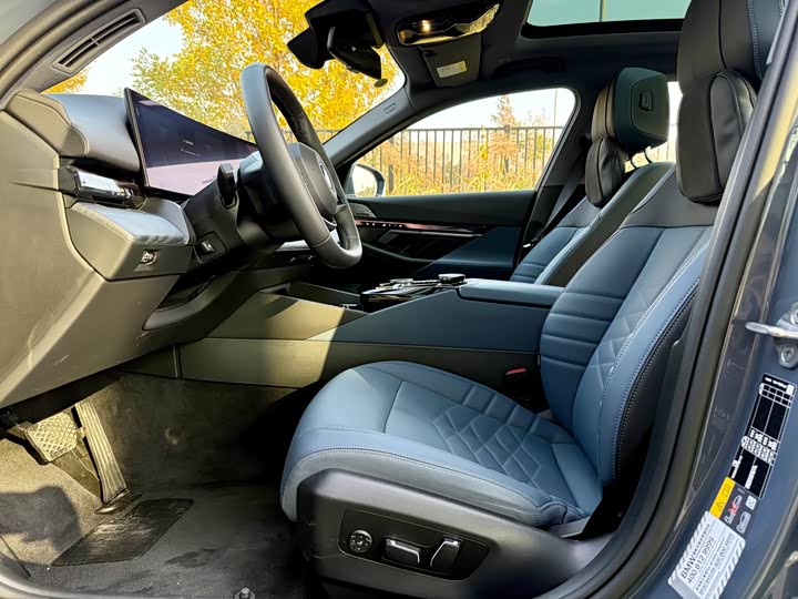 Фото 16 - BMW i5