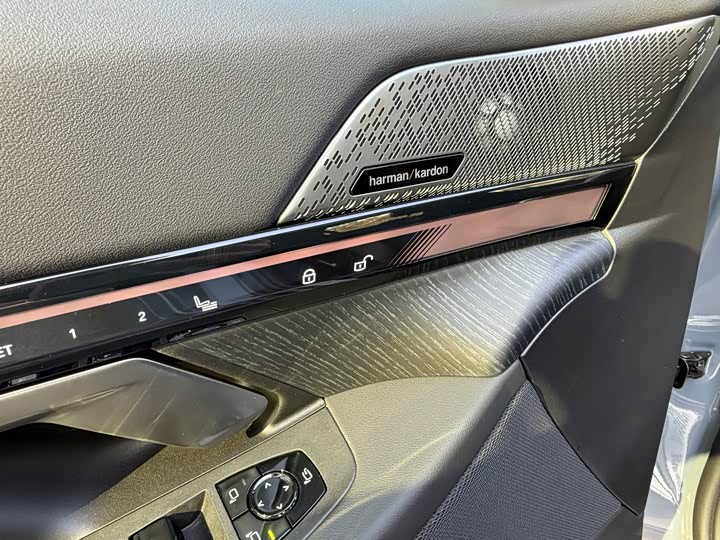 Фото 17 - BMW i5